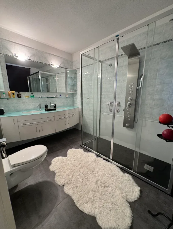 Grande giardino privato, piscina ad uso esclusivo e moderno comfort al pianterreno