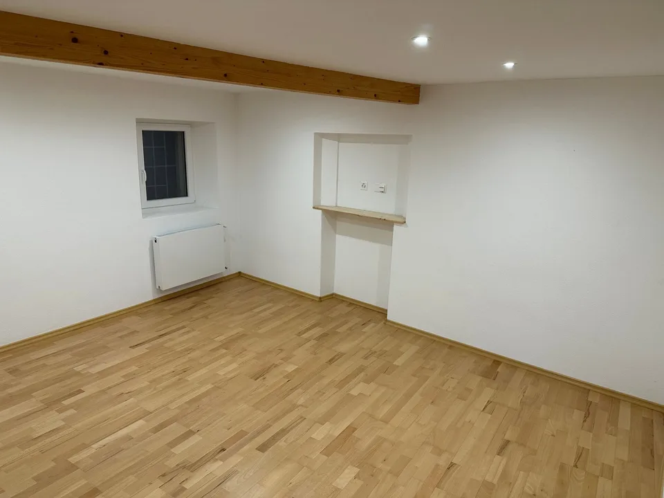 Elegante casa indipendente 5 locali con balcone ristrutturata, Riviera