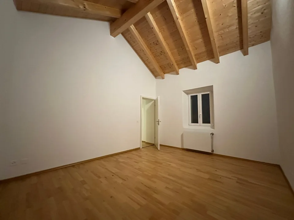 Elegante casa indipendente 5 locali con balcone ristrutturata, Riviera