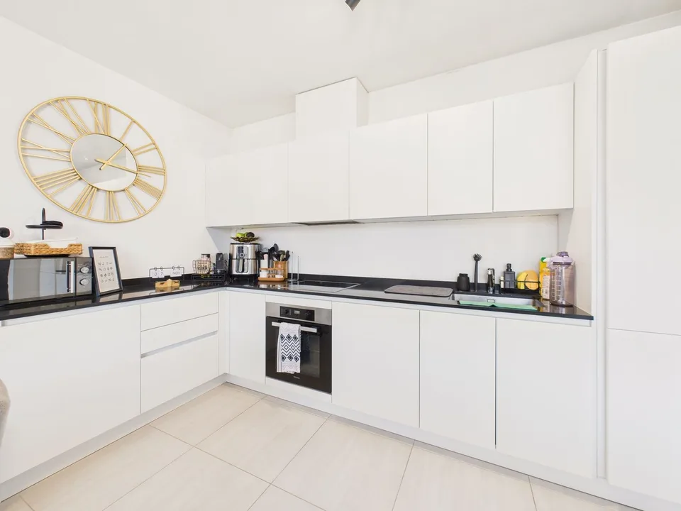 Moderne 2,5-Zimmer-Dachgeschosswohnung mit großem Balkon, Agno