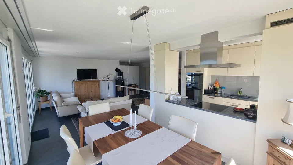 Sonnendurchflutete 4.5-Zimmer-Wohnung mit traumhafter Sicht auf den Walensee