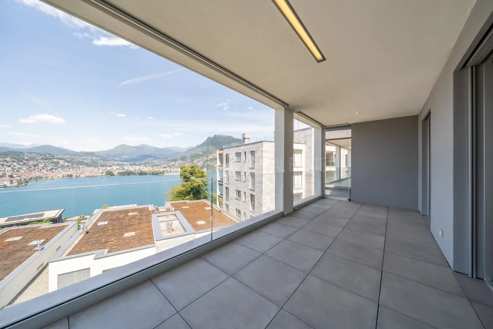 PRESTIGIOSO APARTAMENTO DI 4.5 LOCALI CON SPLENDIDA VISTA LAGO