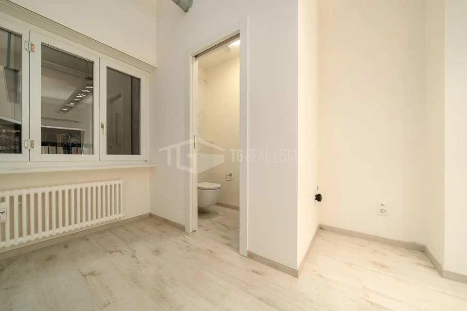 MODERNO NEGOZIO CON VETRINA NEL CUORE DI LUGANO – Foto 7 von 11