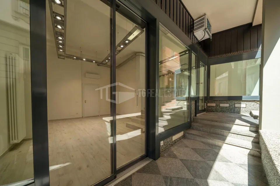 MODERNO NEGOZIO CON VETRINA NEL CUORE DI LUGANO – Foto 9 von 11