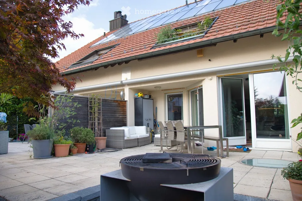 Spazio per la famiglia e il relax a Brütten: Appartamento maisonette moderno 5,5 locali