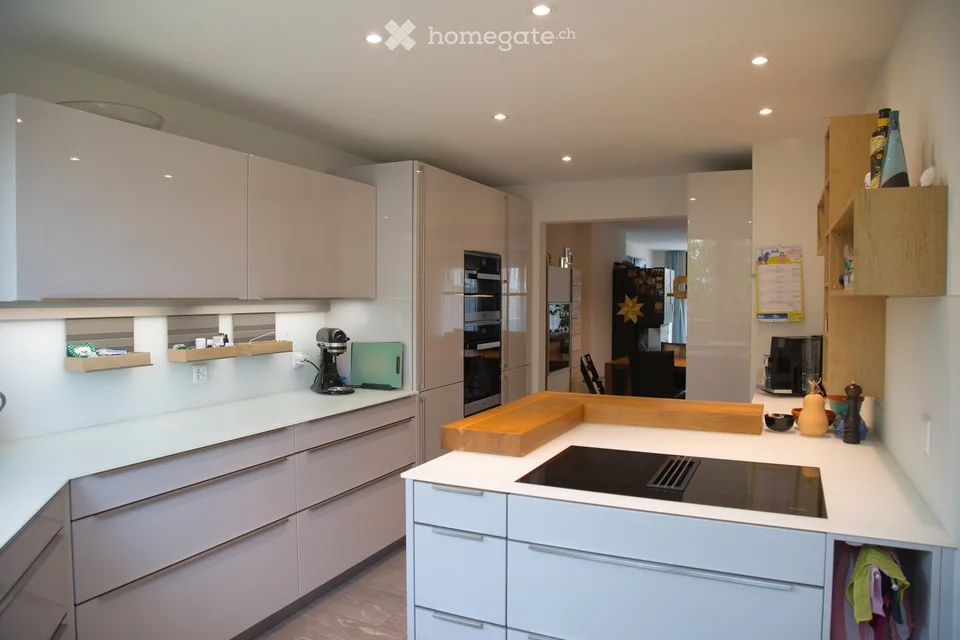 Spazio per la famiglia e il relax a Brütten: Appartamento maisonette moderno 5,5 locali