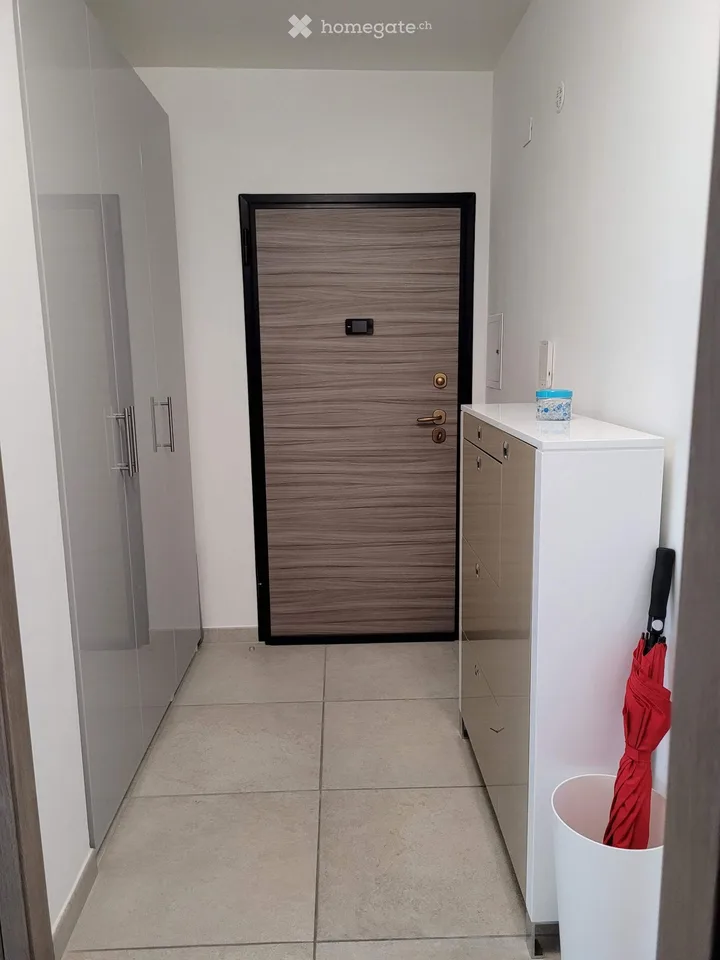 Rent 2.5 rooms with indoor pool in the center of Paradiso