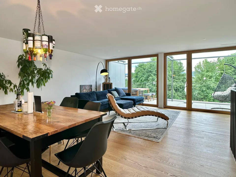 Befristet, möbliert: Moderne 4.5-Zimmer-Wohnung mit Seesicht