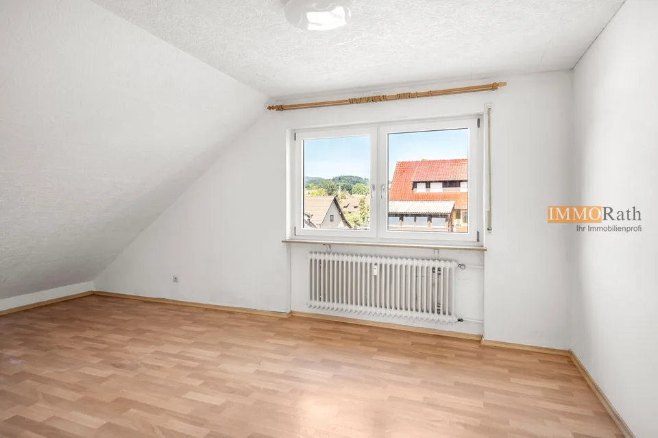 IMMORath.de - Appartamento luminoso di 4 locali con balcone