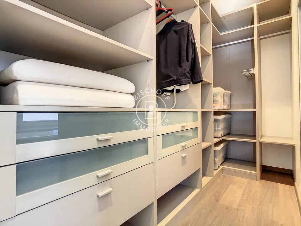 Spacious 6-room apartment in Saint-Louis – Available immediately – photo 11 of 16