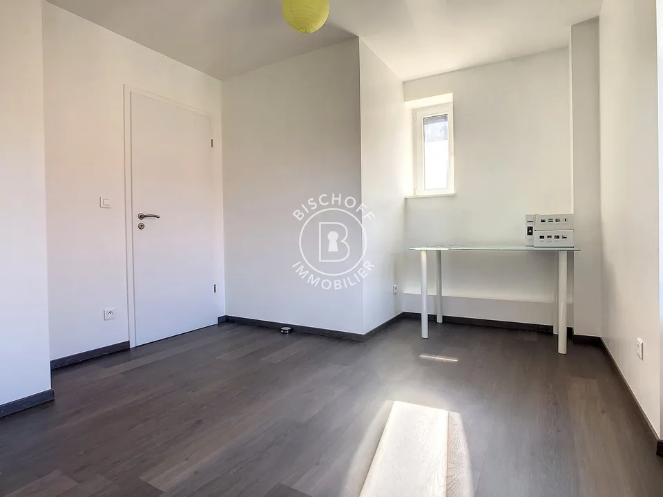 Spacious 6-room apartment in Saint-Louis – Available immediately – photo 15 of 16