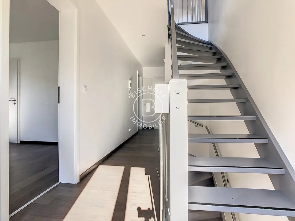 Spacious 6-room apartment in Saint-Louis – Available immediately – photo 8 of 16