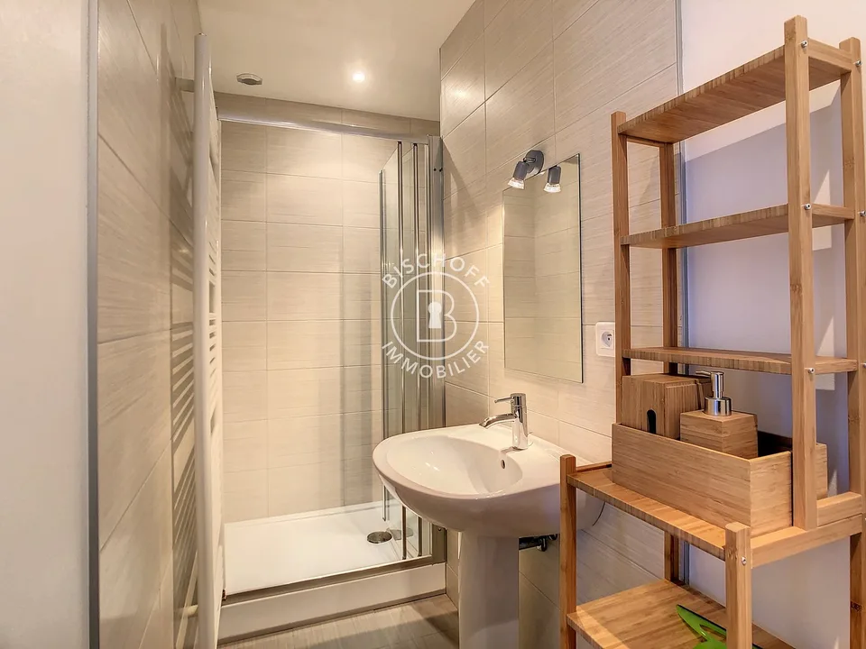 Spacious 6-room apartment in Saint-Louis – Available immediately – photo 14 of 16