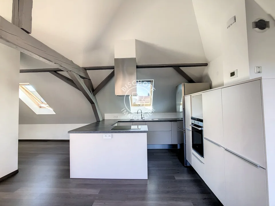 Spacious 6-room apartment in Saint-Louis – Available immediately – photo 7 of 16
