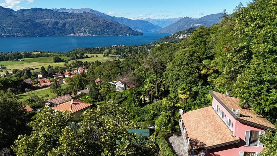 Casa unifamiliare con vista lago ? Porto Valtravaglia