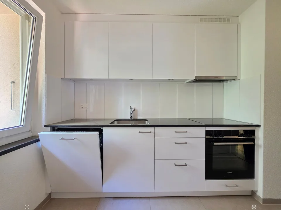 Charmante 4-Zimmer-Wohnung mit Balkon in Biel zu vermieten!