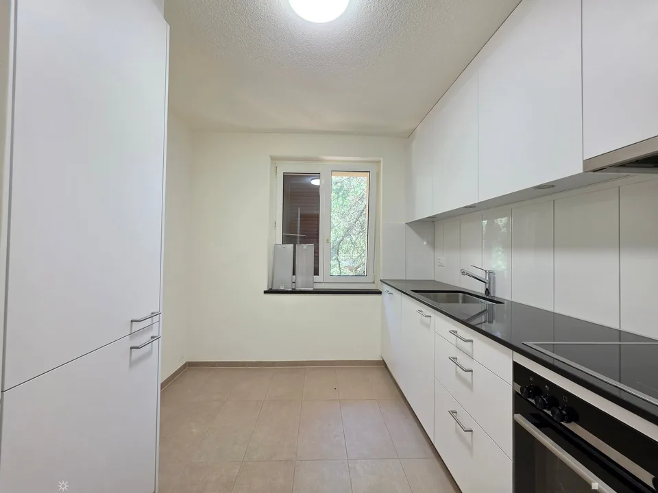 Charmante 4-Zimmer-Wohnung mit Balkon in Biel zu vermieten!