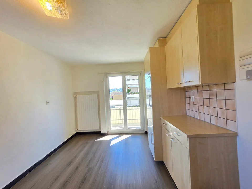 Helle 4.5-Zimmer-Wohnung mit Balkon sofort verfügbar!