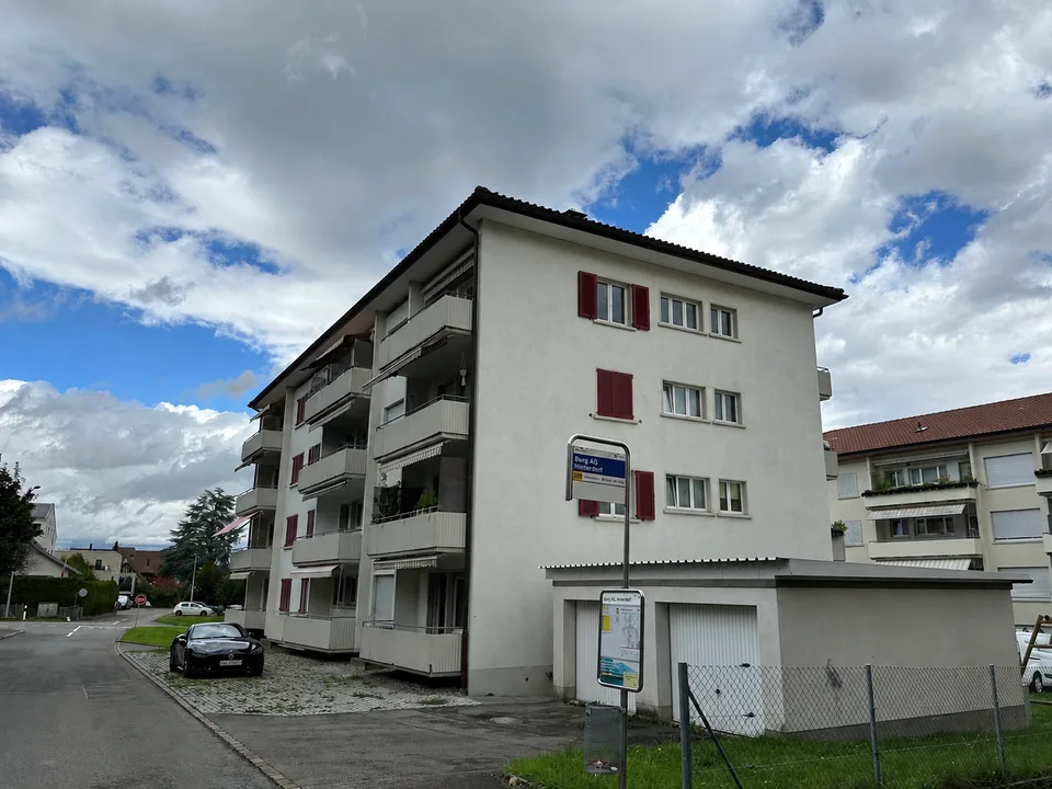 Helle 4.5-Zimmer-Wohnung mit Balkon sofort verfügbar!