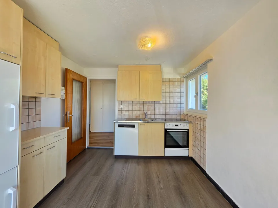 Helle 4.5-Zimmer-Wohnung mit Balkon sofort verfügbar!