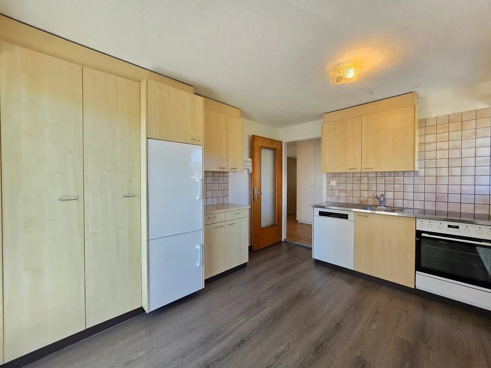 Helle 4.5-Zimmer-Wohnung mit Balkon sofort verfügbar!