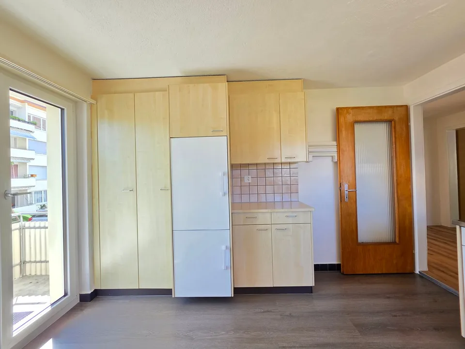 Helle 4.5-Zimmer-Wohnung mit Balkon sofort verfügbar!