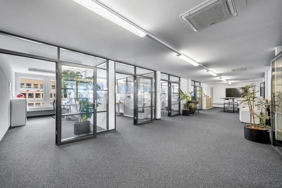 MODERN SPACES IN CENTRAL LOCATION