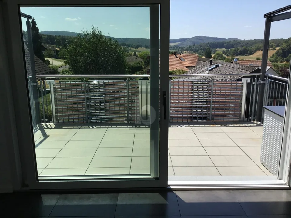 Soleggiato, climatizzato con balcone e stazione di ricarica elettrica