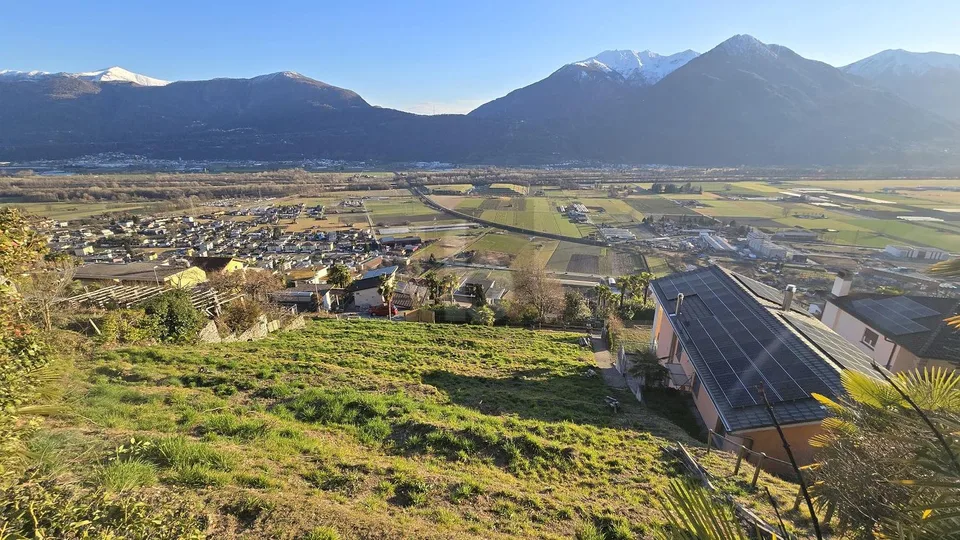 AMPIO IN POSIZIONE SOLEGGIATA CON VISTA