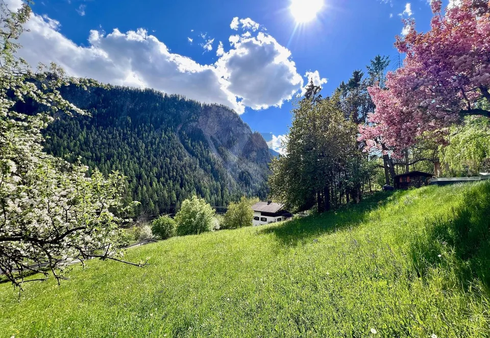 AN EINMALIGER UND SONNIGER LAGE MIT BAULANDRESERVE