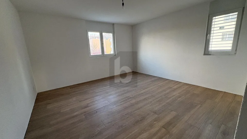 NEU UND GERÄUMIG LETZTES VERFÜGBARES