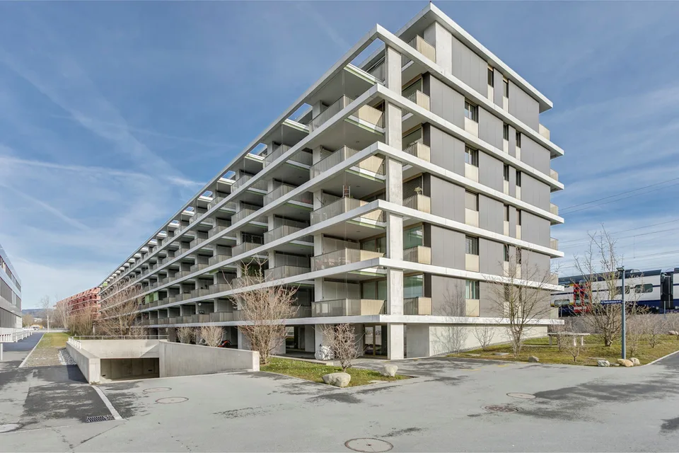Local de stockage / dispersion (UG, 33 m2) au centre de Zug