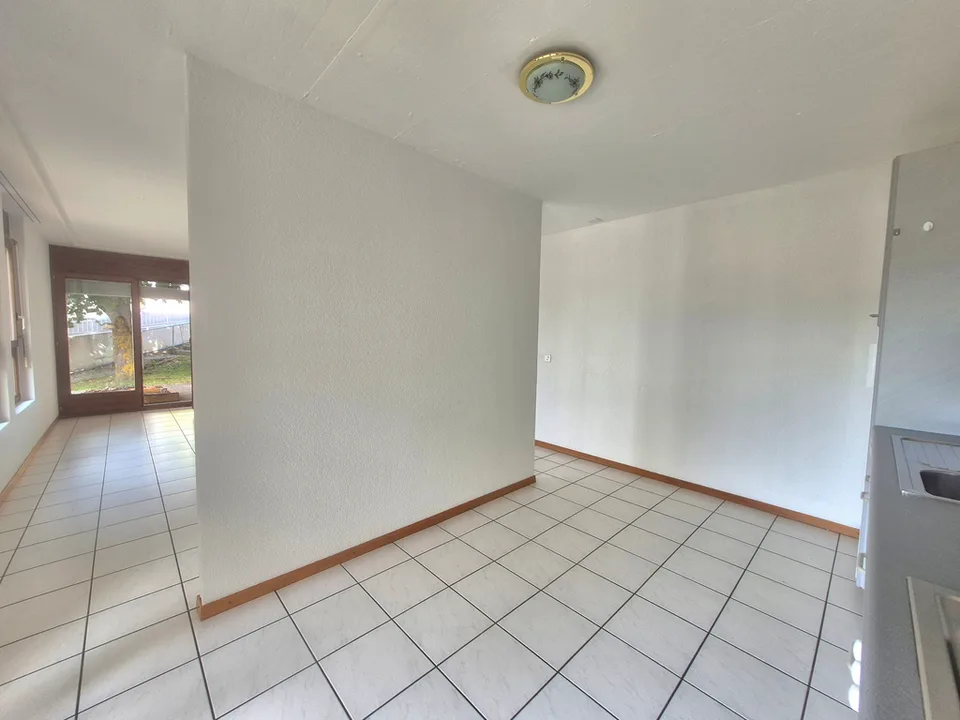 GRANOIS/SAVIESE - APPARTAMENTO 4.5 LOCALI AL PIANO TERRA CON TERRAZZA