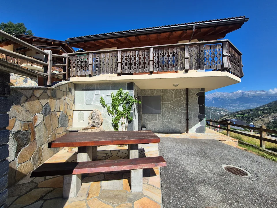 EUSEIGNE - BEAUTIFUL 3.5 ROOM CHALET