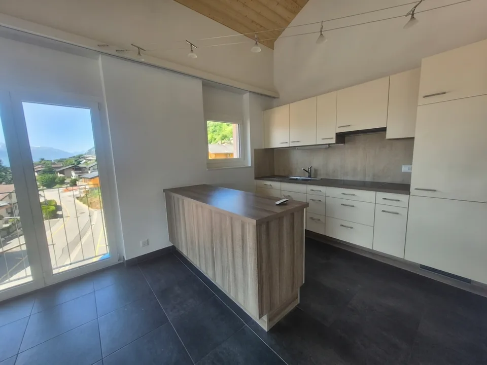 ERDE - PRÄCHTIGES DUPLEX IN DER ATTIKAEITE MIT 4.5 ZIMMERN