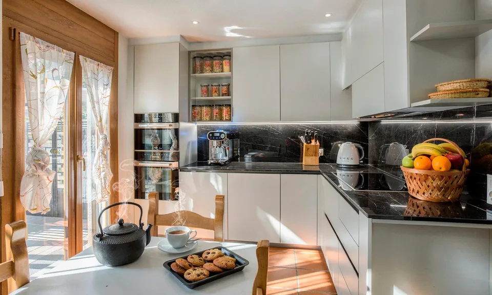 Elegantes und helles 7.5-Zimmer-Haus mit Garten in Agno