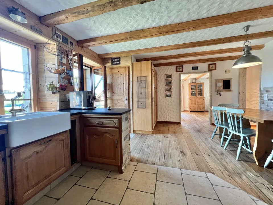 Villa de 6,5 pièces, grand jardin, piscine,...