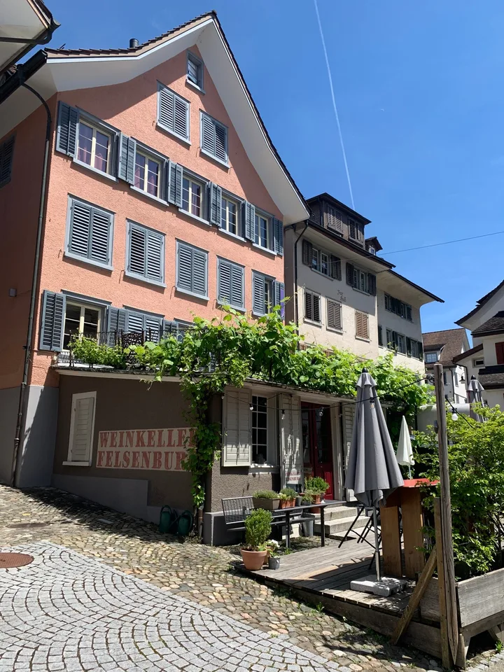 Flair del centro storico e generosità – vivere nella storica "Felsenburg" con uso del giardino