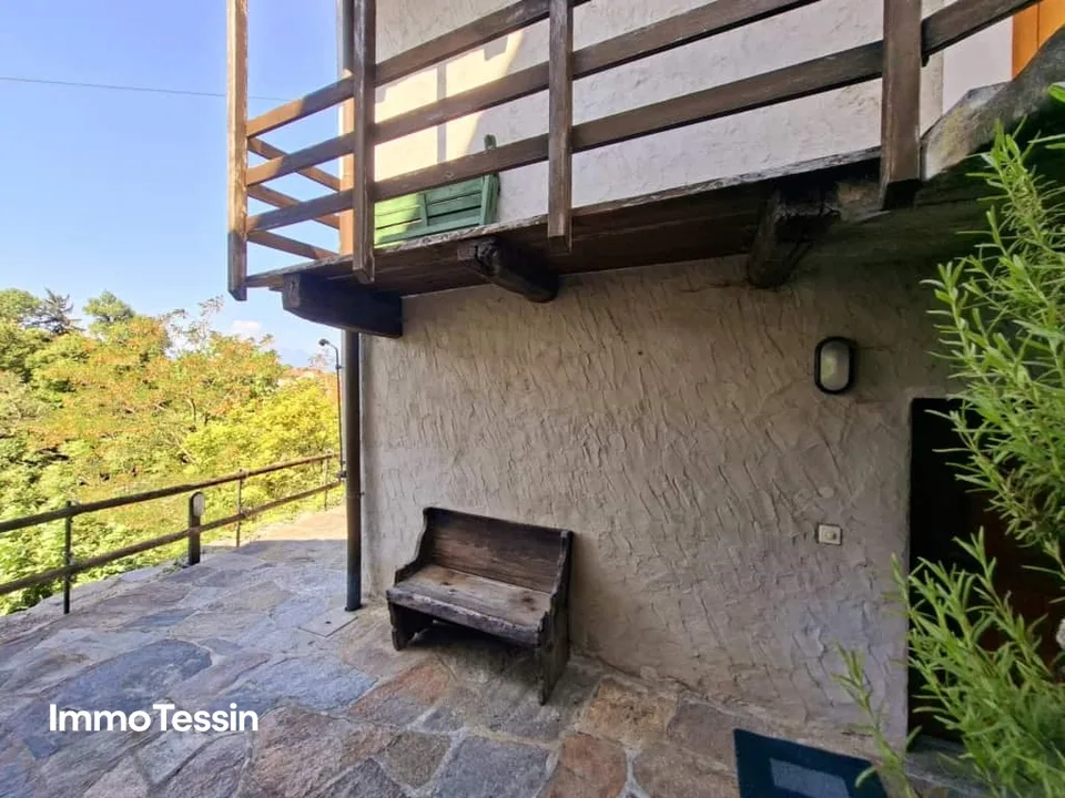 GELEGENHEIT: Charmantes Tessiner Haus mit Charakter und einzigartiger Weitsicht über die Magadinoebene an begehrter Lage in Agarone
