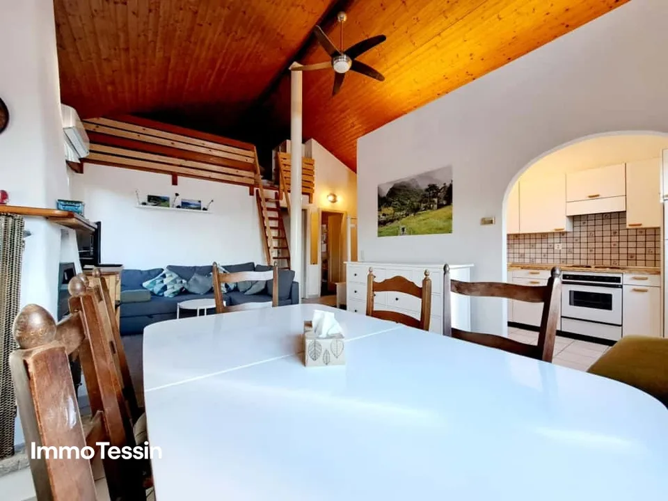 Paradies in der Nähe des Verzasca-Stausees mit wunderschöner Weitsicht bis zum Lago Maggiore