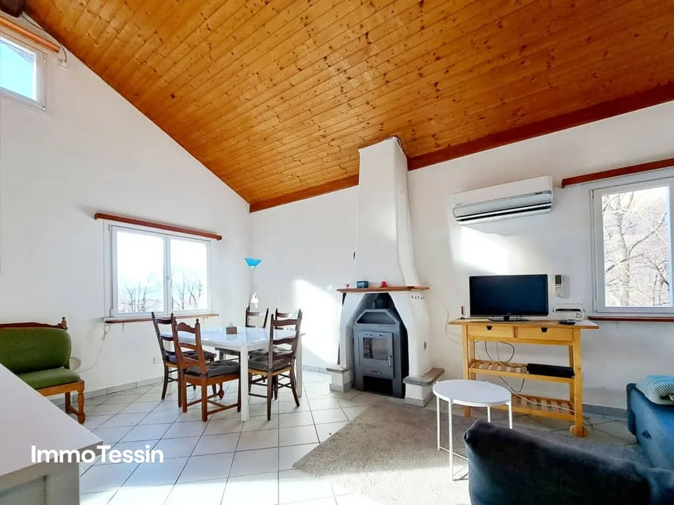 Paradies in der Nähe des Verzasca-Stausees mit wunderschöner Weitsicht bis zum Lago Maggiore