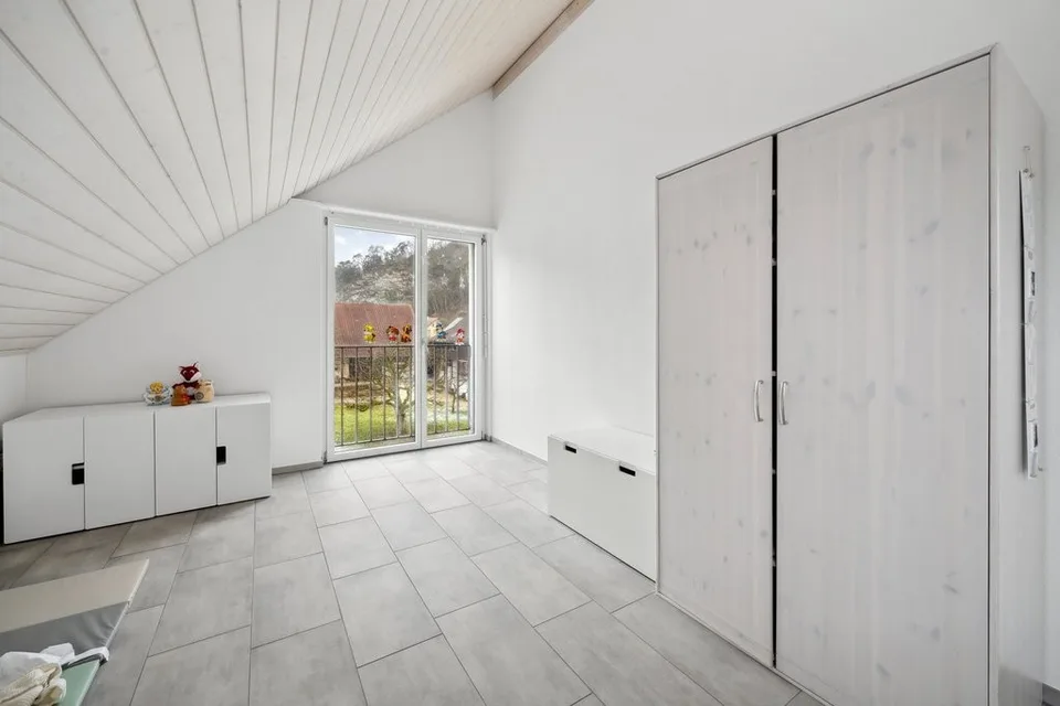 MODERNE 4.5 ZIMMER-WOHNUNG IN STÜSSLINGEN