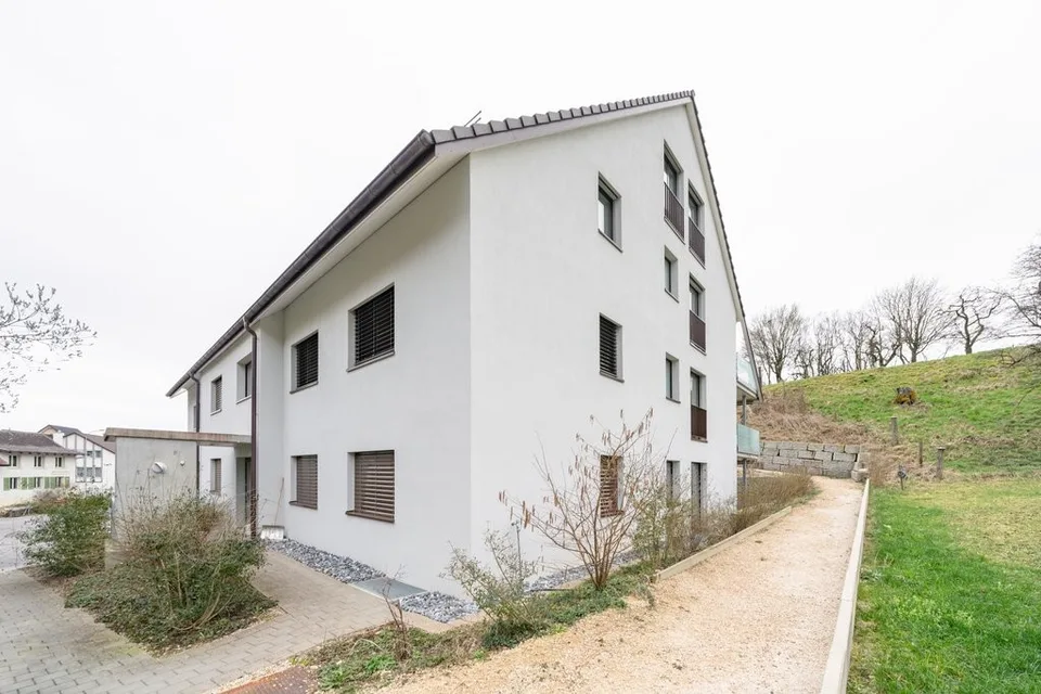 MODERNE 4.5 ZIMMER-WOHNUNG IN STÜSSLINGEN