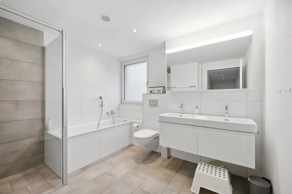 MODERNE 4.5 ZIMMER-WOHNUNG IN STÜSSLINGEN