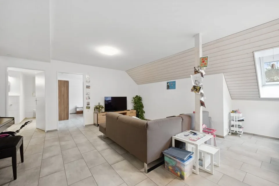 MODERNE 4.5 ZIMMER-WOHNUNG IN STÜSSLINGEN