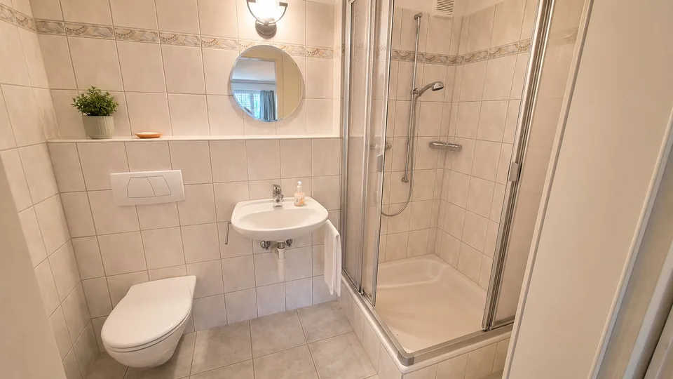 Charmante 5.5-Zimmer-Doppeleinfamilienhaushälfte im Landhausstil mit vielseitigen Nutzungsmöglichkeiten
