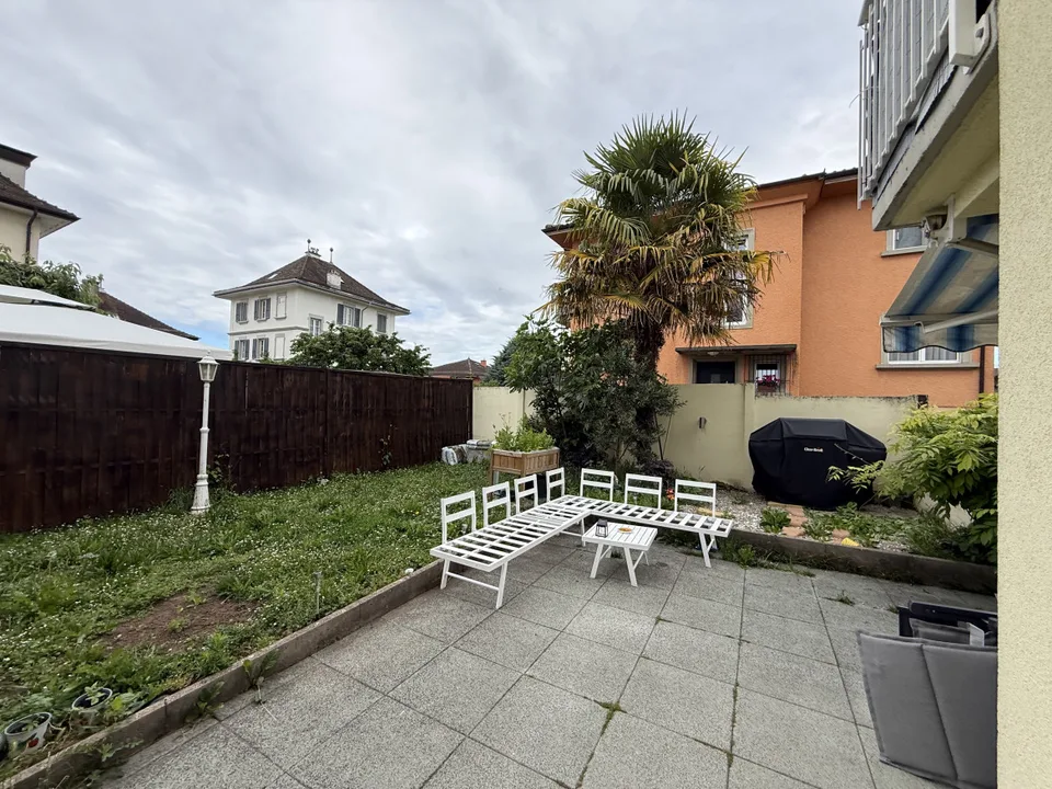 VILLA IN AFFITTO SITUATA IN POSIZIONE IDEALE A 5 MINUTI DA LOSANNA (CRISSIER)!