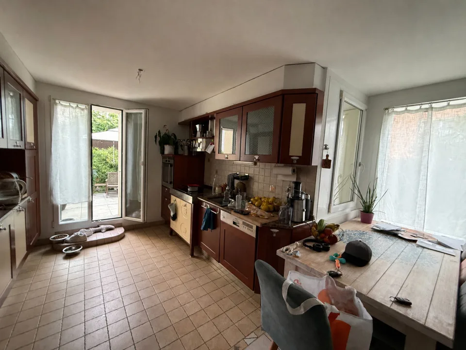 VILLA IN AFFITTO SITUATA IN POSIZIONE IDEALE A 5 MINUTI DA LOSANNA (CRISSIER)!