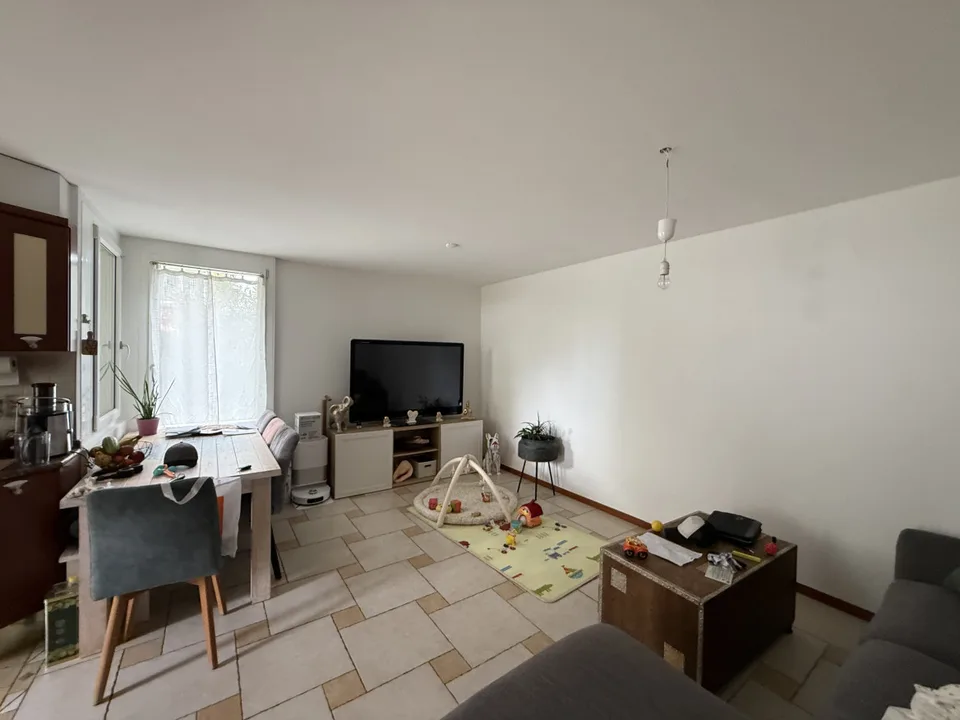 VILLA IN AFFITTO SITUATA IN POSIZIONE IDEALE A 5 MINUTI DA LOSANNA (CRISSIER)!
