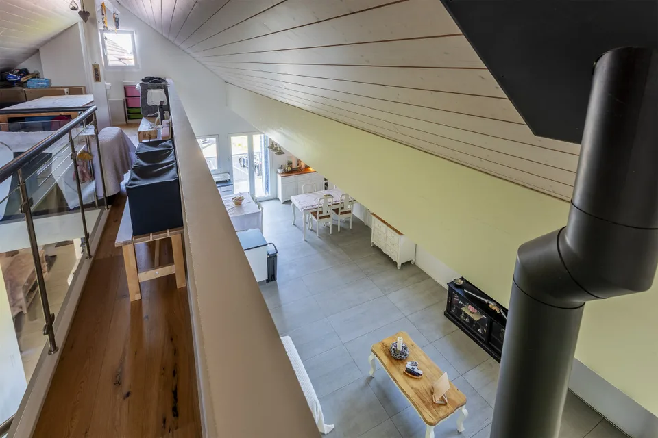 A CUARNENS, ATTIKAWOHNUNG 5.5 ZIMMER MIT MEZZANIN VON 200 M2 FÜR FAMILIE